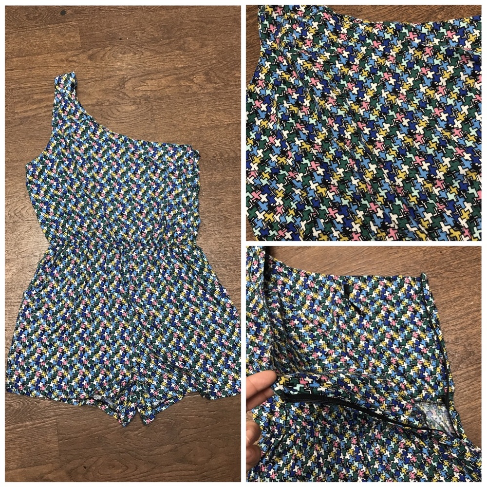 Cross pattern one arm romper